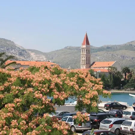 Trabakul Apartmán *